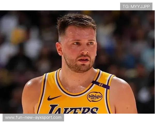 东契奇罚球争议引发社媒热议，球迷意见分裂明显