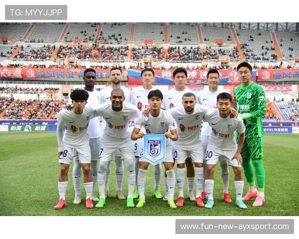 大连英博稳定阵容，吕鹏成为中场核心